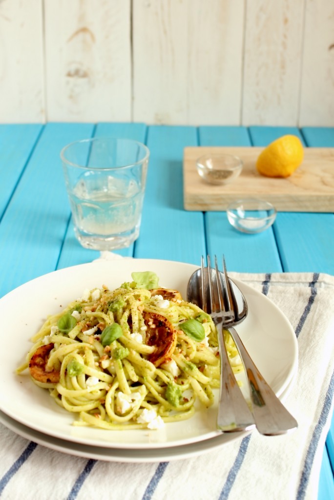 Linguine al pesto di rucola con feta e limone candito