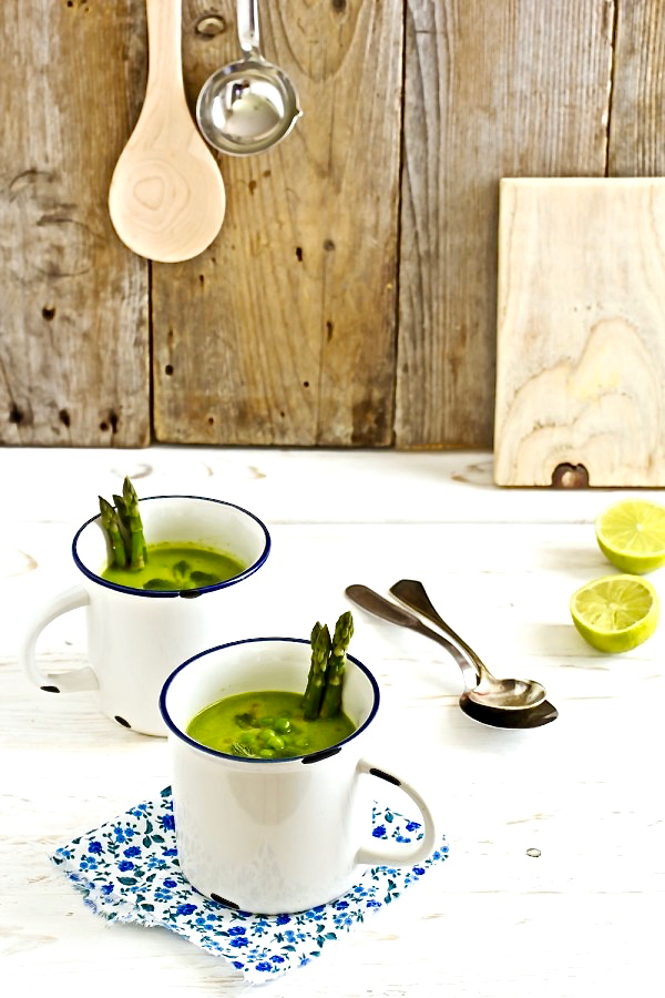 Zuppa di asparagi e blinis integrali - Asparagus soup with wholemeal flour blinis 