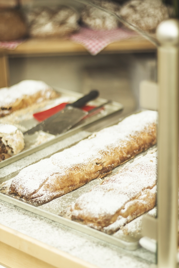 Bressanone - Brixen - Valle Isarco - mercato del pane e dello strudel