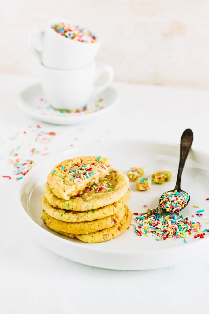 sprinkles cookies - funfetti sugar cookies - carnival cookies - biscotti di Carnevale - biscotti arcobaleno - food photography - food styling - opsd blog