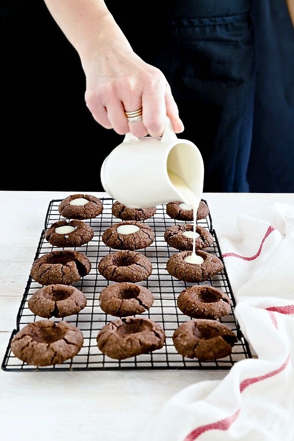 Biscotti al cacao al doppio cioccolato - Double chocolate thumbprint cookies - food photography - food styling - OPSD blog