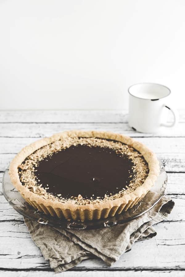 crostata di nocciole e cioccolato - chocolate and hazelnuts tart