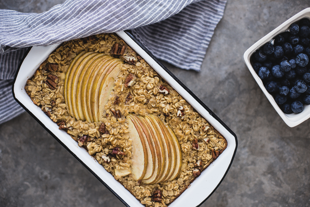 Porridge di mele allo sciroppo d’acero - porridge - porridge di mele - Apple and Maple Baked Oatmeal - food photography - Guest post - OPSD blog - The Modern Proper blog