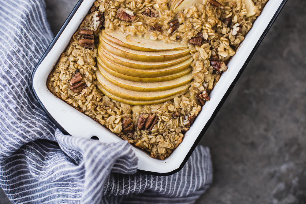 Porridge di mele allo sciroppo d’acero - porridge - porridge di mele - Apple and Maple Baked Oatmeal - food photography - Guest post - OPSD blog - The Modern Proper blog