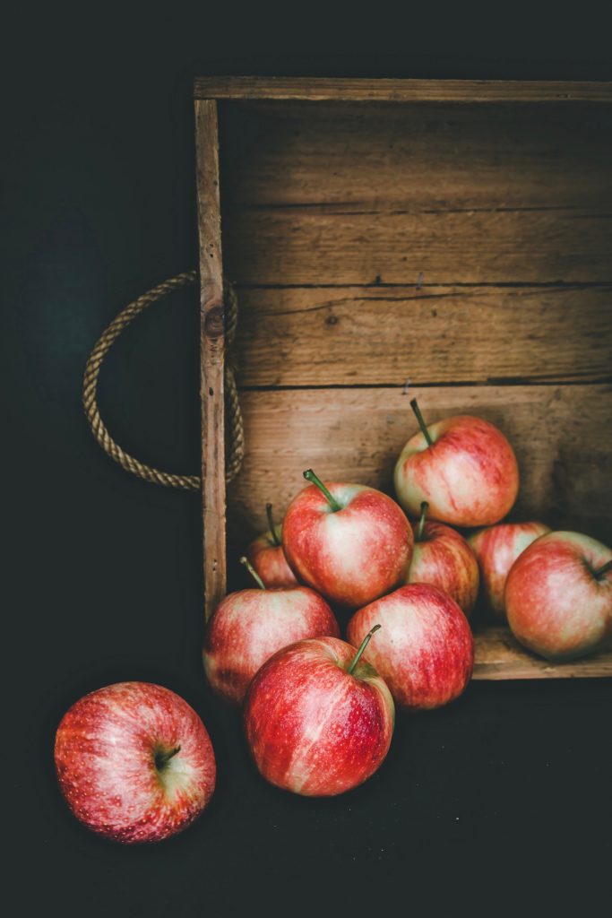 mele caramellate - mele stregate - mele stregate caramellate - candied apples - red candied apples - toffee apples - red toffee apples - Halloween apples - halloween recipe - food photography - opsd blog