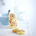 frollini con confettura di ciliegie - Jam swirls cookies
