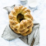 Trecce di pane ai semi di anice - Aniseed bread